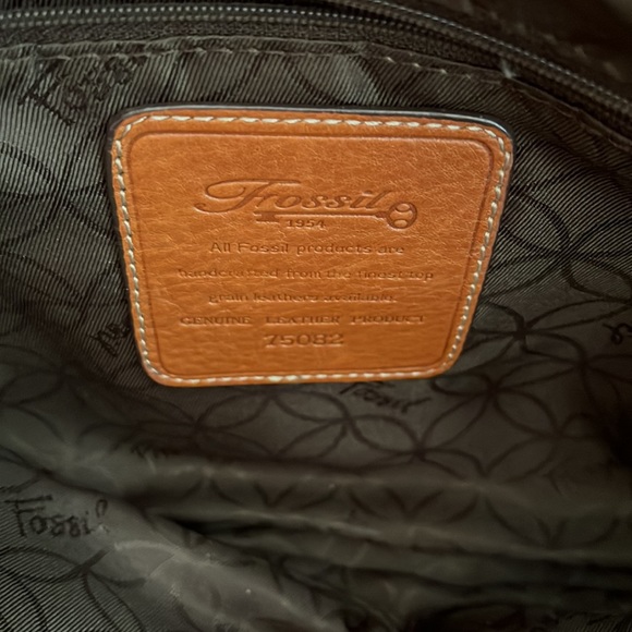 Fossil multi-pocket, leather satchel with shoulder strap. - Picture 4 of 11